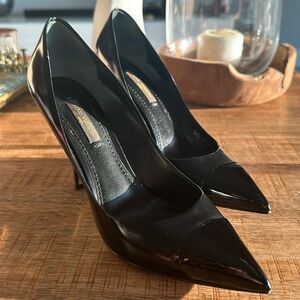 Astonishing LV  heels. These are just classy and a must have! 👠✨✨✨💓💄